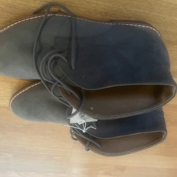 Brand new, nwt, Old Nave Women's, Size 8, New Chukka Boo Medium Grey - Picture 3 of 4